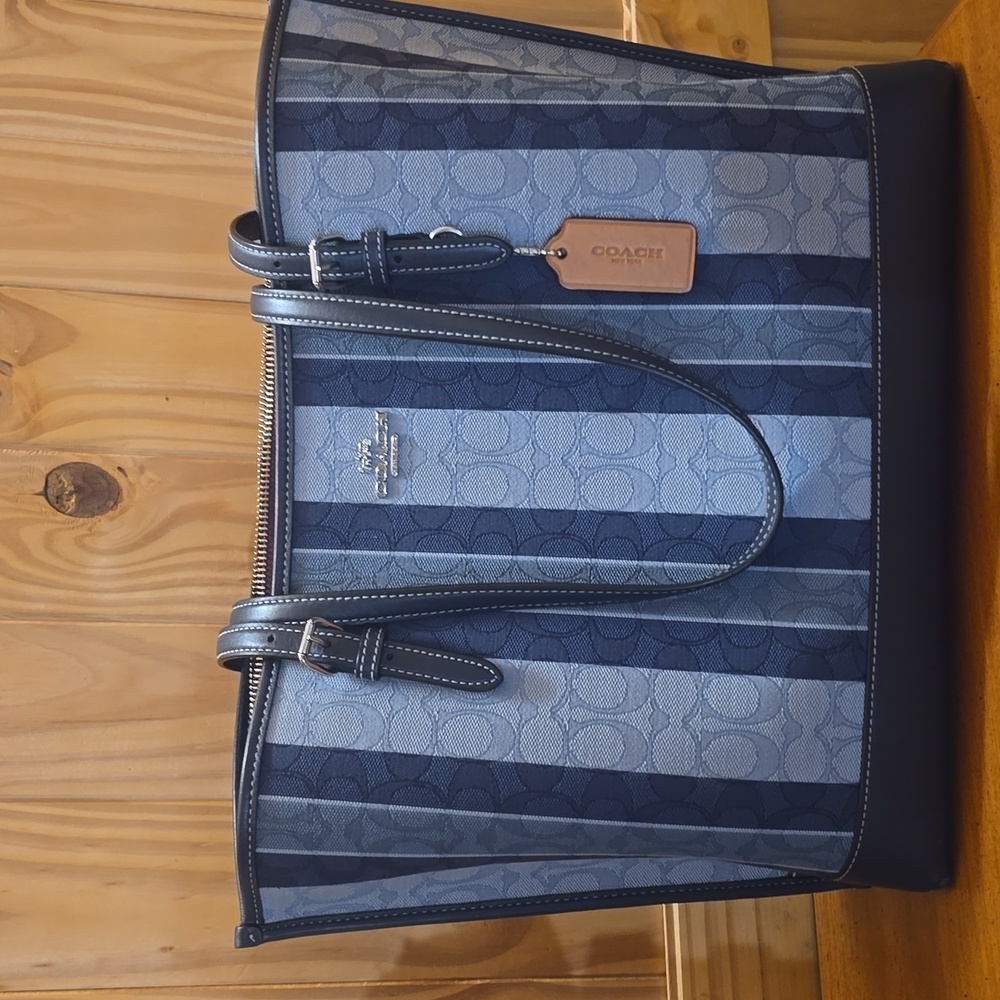 Coach Tote - Excellent used condition